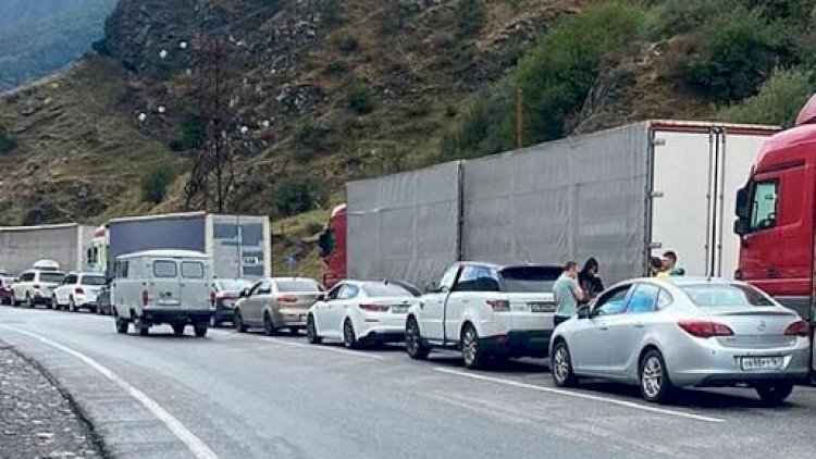    Azərbaycanlıların aldığı 1200 maşını Rusiya buraxmır    