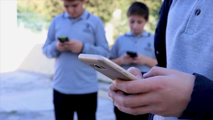    Azərbaycan məktəblərində telefon qadağan olunur - MÜHÜM AÇIQLAMA   