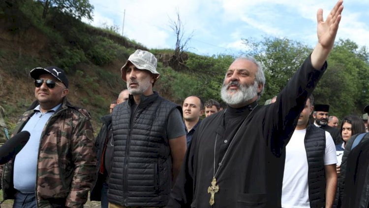    Rusiyadan İrəvana axın-axın erməni gəlir: Moskvanın “qara keşiş” planı    