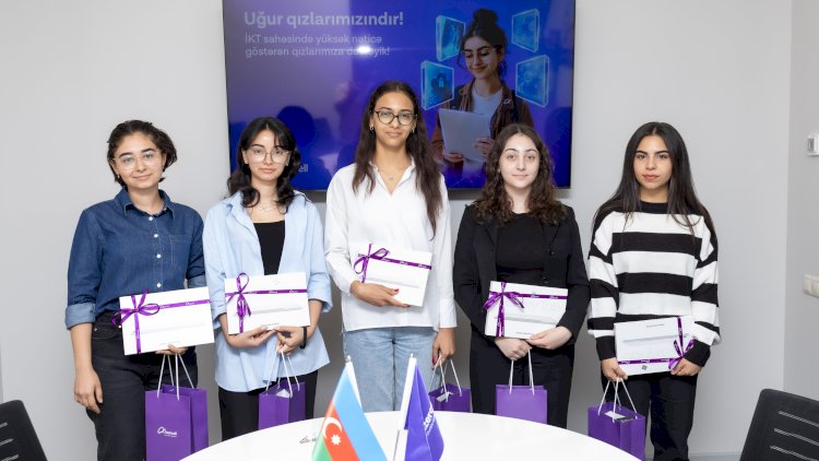    Azercell İT ixtisası üzrə ən yüksək bal toplamış tələbə qızları təbrik etdi   