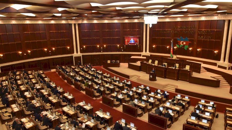    Deputatlara vəsiqələri təqdim edildi    