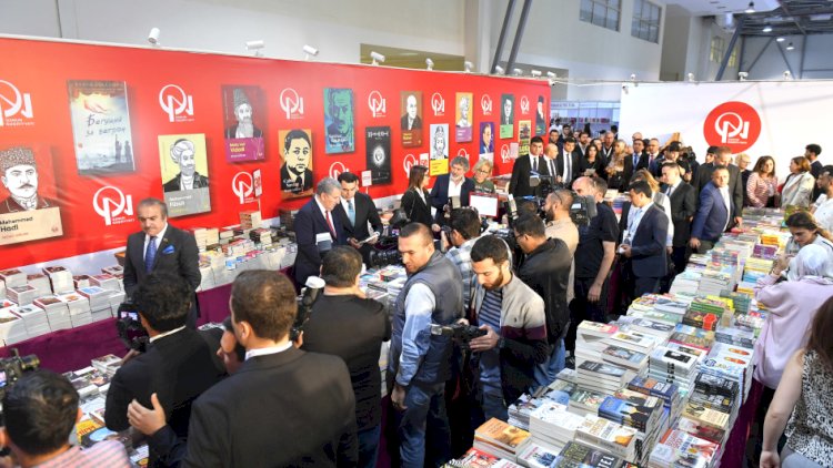    Nazir müavini 500 manatlıq kitabı pulsuz apardı   