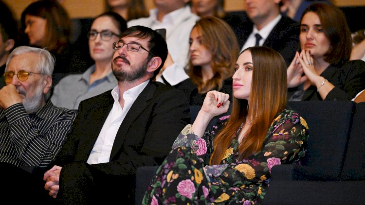    Heydər Əliyev və xanımı film təqdimatında - FOTO   