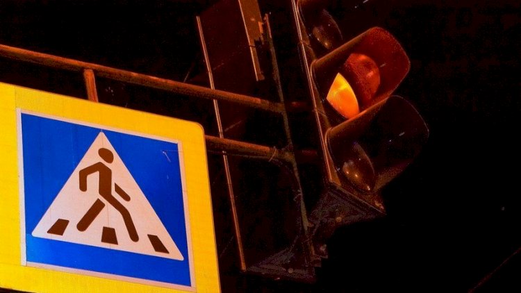    Ucarda avtomobil piyadanı vuraraq öldürdü   