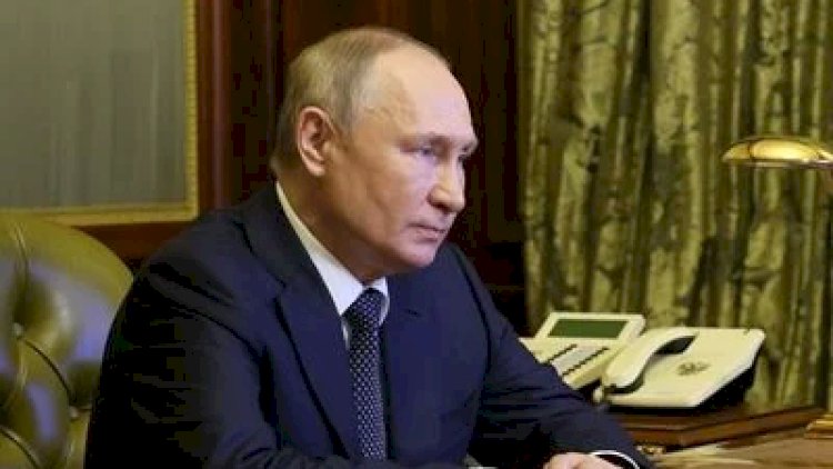    Putin 72 yaşını kabinetində qeyd edir   