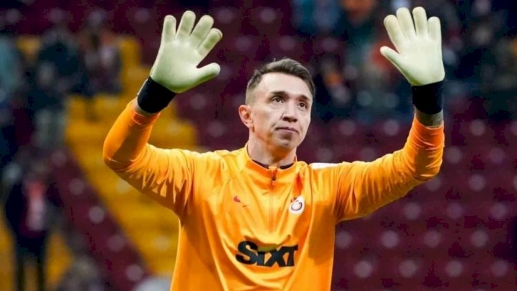    “Qalatasaray”ın qapıçısı futbol komandası satın aldı - FOTO    