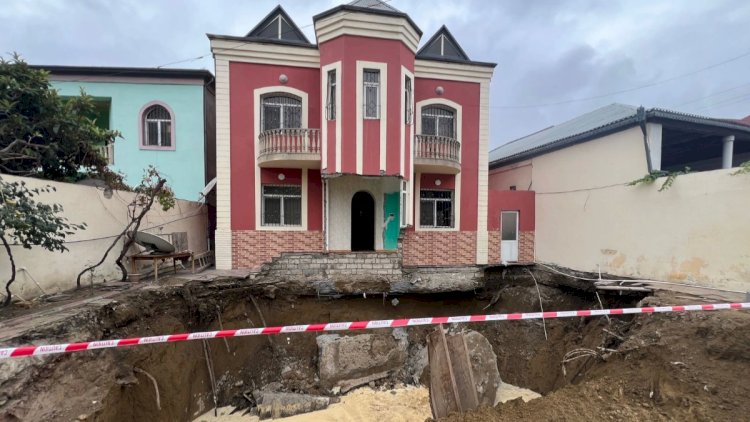    Bakıda qanunsuz tikilmiş evin altından keçən su kollektorunun sıradan çıxması təhlükəsi yarandı   