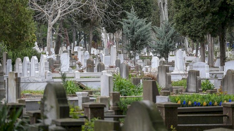    Mərhum müğənninin övladları onun qəbir daşına görə dava edirlər   