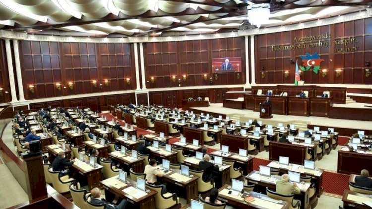    Həm maaş, həm də pensiya alan deputatlar - SİYAHI   