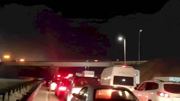    Lökbatan yoluna qaya parçaları uçdu: Uzun tıxac yarandı   