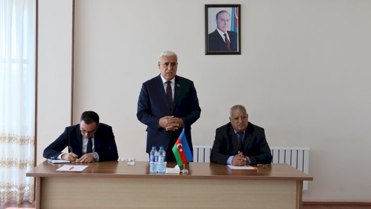    Millət vəkili Vüqar Rəhimzadə seçiciləri ilə görüşdü   