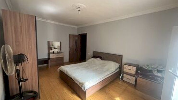   Kirayə qaldığı evin əşyalarını satdı   