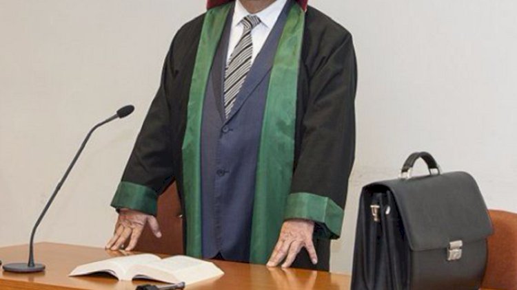    Tanınmış general vəkil oldu - Foto   