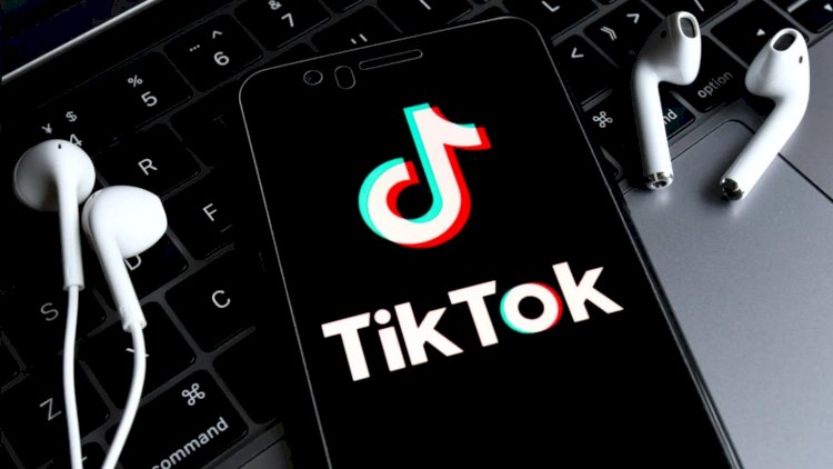    Azərbaycanda “tiktoker”lərin sürdüyü BAHALI maşınlar - VİDEO   