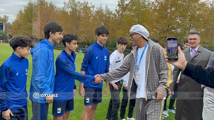    Ronaldinyo Bakıda: Yeniyetmə futbolçularla görüşdü -   VİDEO