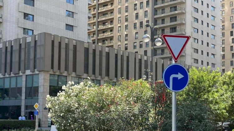    DİQQƏT: Bu ərazilərdə yeni yol nişanları quraşdırıldı   