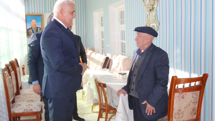    Vüqar Rəhimzadə Culfanın Xanəgah kəndində şəhid atasını ziyarət etdi - Fotolar   