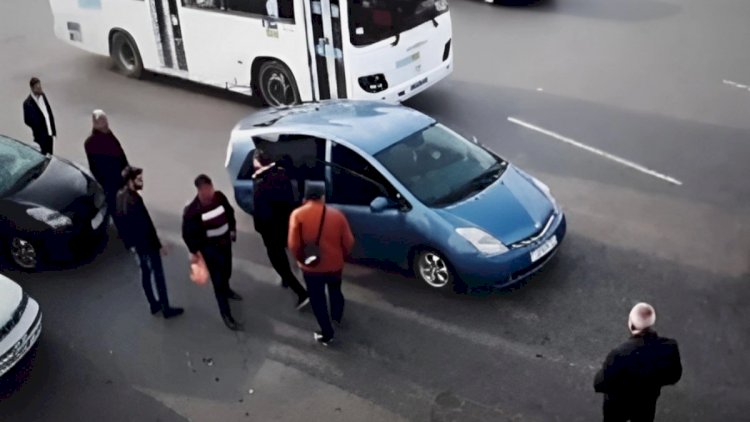    Tanımadığı şəxs ona etibarnamə verdi, sonda sürücülük hüququ məhdudlaşdırıldı   