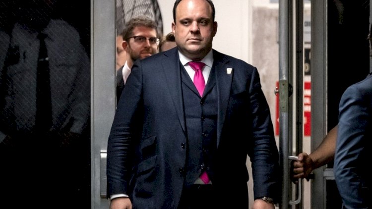    Trampın ən yaxın adamına ŞOK korrupsiya ittihamı   