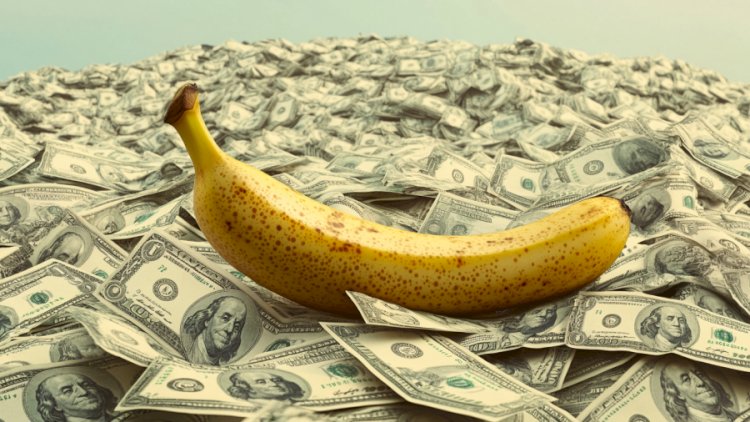    Hərracda 6 milyona aldığı bananı yedi  -   FOTOLAR