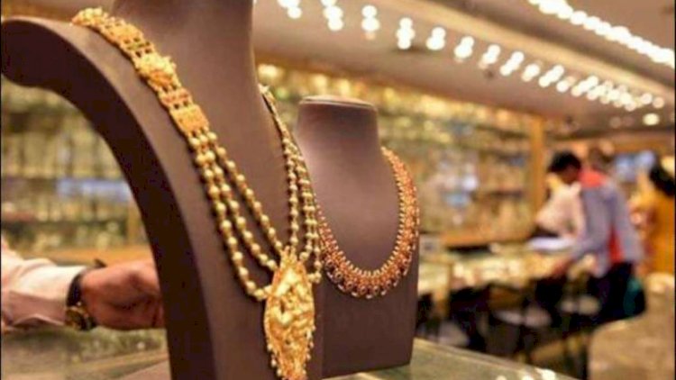    62 yaşlı qadın qızıl oğurlamaqda ittiham olunur   