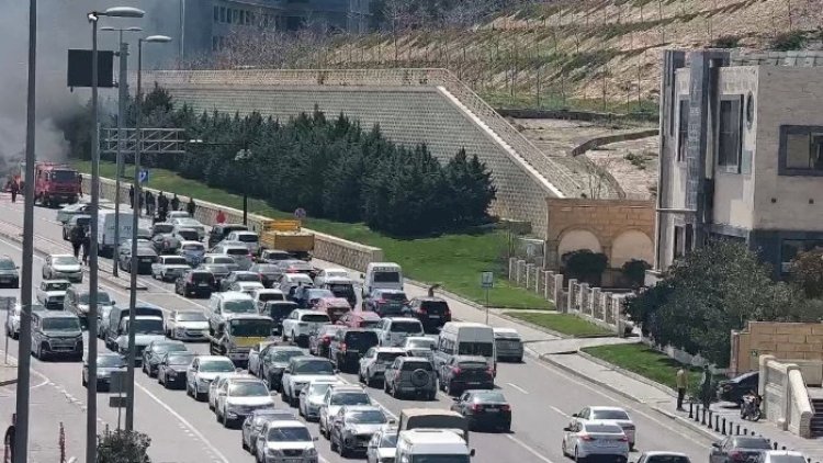    Bakıda yol-nəqliyyat hadisəsi zamanı avtomobil yandı   