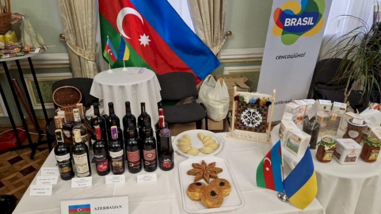    Azərbaycan səfirliyi Kiyevdə xeyriyyə yarmarkasına qoşuldu   