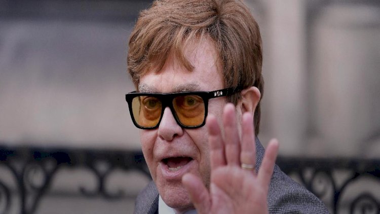    Elton Con görmə qabiliyyətini itirdi   