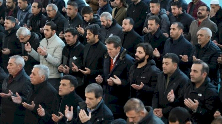    Mahsun Kırmızıgülün anasının dəfnində SKANDAL - Bu FOTO gündəm oldu   