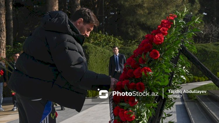    Messi Heydər Əliyevin məzarını ziyarət etdi   