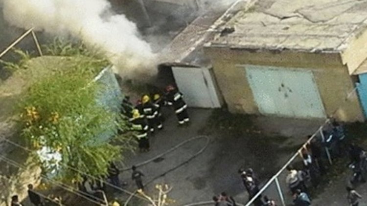    Bakıda maşın qarajla birgə yandı   