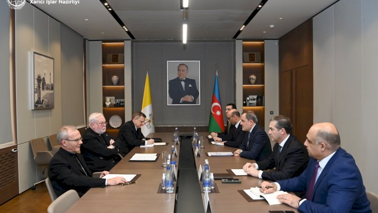    Ceyhun Bayramov Vatikan təmsilçisi ilə görüşdü   