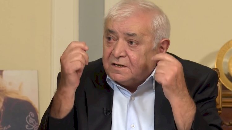    “Sevdiyin qız kimidir, sinənə qoyub yata bilərsən...” -   Aqil Abbas