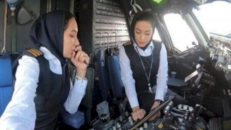    İranda ilk - Təyyarəni qadın pilot idarə etdi   