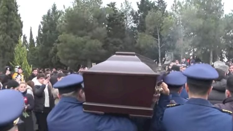    II Fəxri xiyabanda dəfn mərasimi başlayıb   