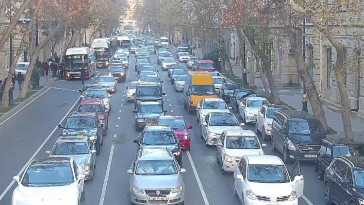    Bakıda ilin son tıxacı başladı... – Fotolar   