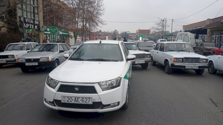    Gəncədə zəncirvari qəza: Dörd avtomobil toqquşdu   