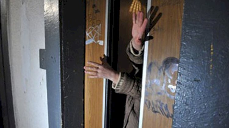    Bakıda lift qırıldı - Avtomobilə ziyan dəydi   + FOTO