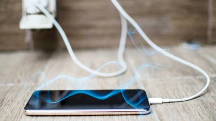    Bu 3 halda telefonunuzu şarj etsəniz tez xarab olacaq   