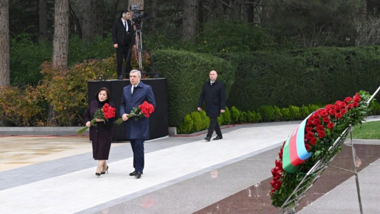    Əsədov və Qafarova şəhidlərin xatirəsini yad etdi   