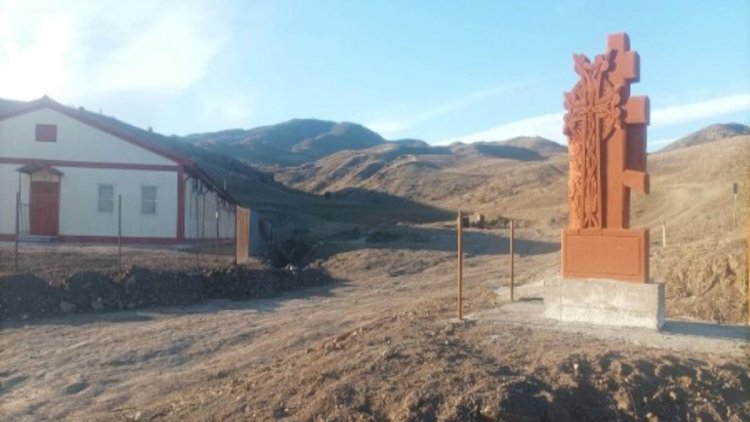    Rusiya hərbçiləri Qazaxla sərhəddə quraşdırdıqları kazarmaları sökürlər   