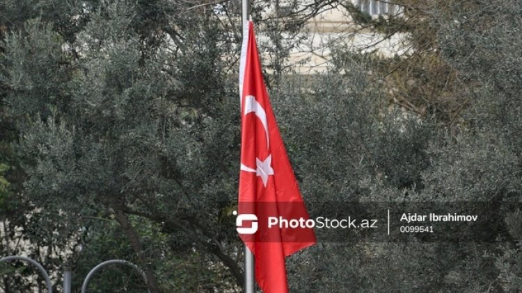    Türkiyədə bayraqlar endirildi   