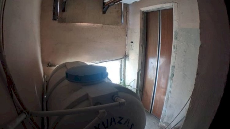    Çılpaq qadın liftin kamerasını oxlovla sındırdı   - FOTO + VİDEO