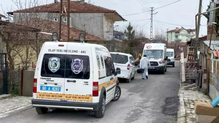    Dostunu öldürüb küçədə qışqırmağa başladı: Qorxunc hadisə   