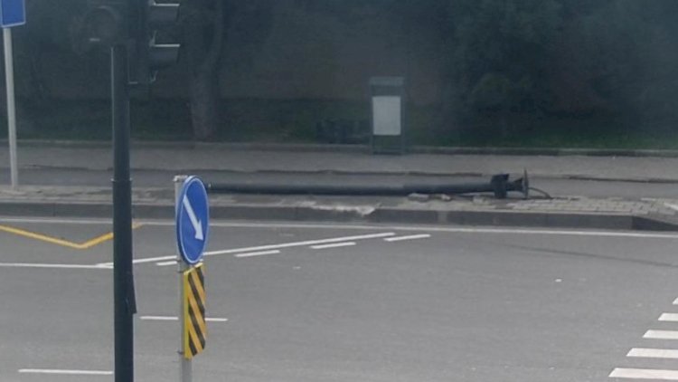    Bakıda yol qəzası: İşıqfor yararsız vəziyyətə düşdü - Video   