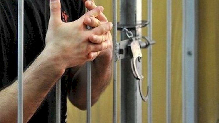    Penitensiar Xidmətin sabiq vəzifəli şəxsi cərimələndi -   Dustağa telefon aparıb