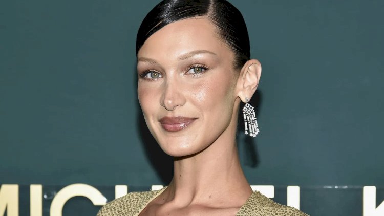   Bella Hadid qarlı havada bikinidə poz verdi -   FOTOLAR