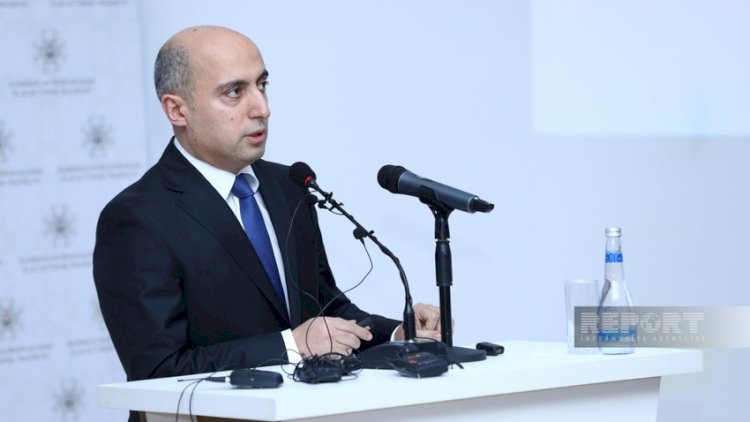    Emin Əmrullayev: Növbəti tədris ilində kağız jurnal ləğv olunacaq   