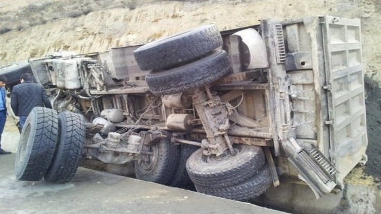    Balakəndə “Kamaz” aşıb, sürücü öldü   