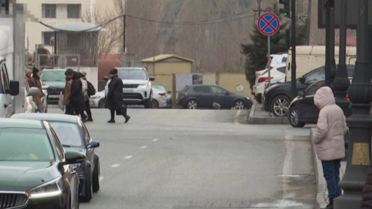    Bakıda yol çökdü: Sürücülərdən şikayət - Video   
